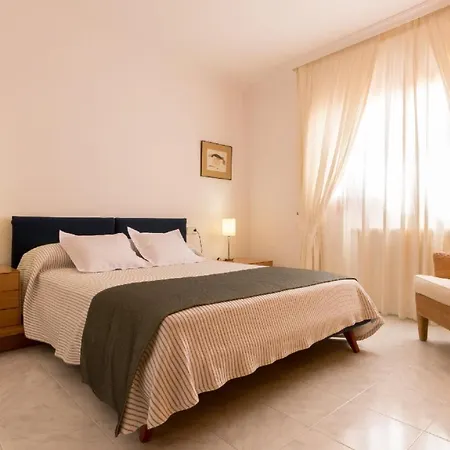 Great 3 Bedroom House With Large Private Pool * Santa Eulària des Riu